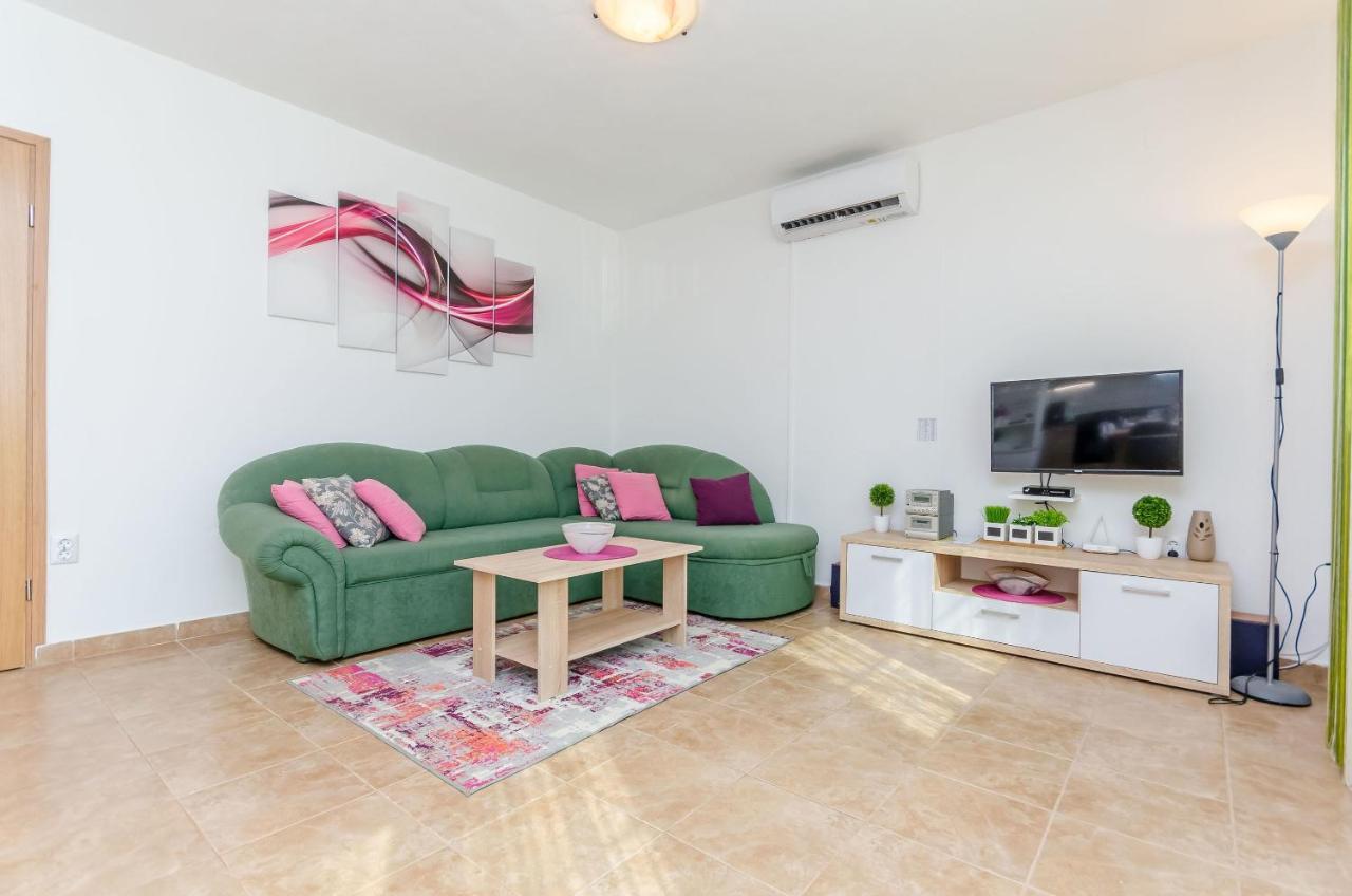 Apartment Snjezana Marina Exterior photo